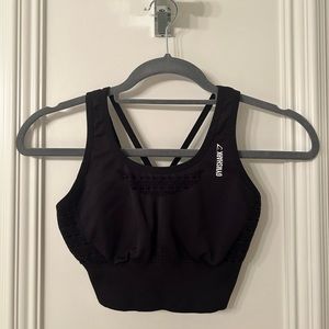 Gymshark - Black Cropped Padded Sports Bra/Top